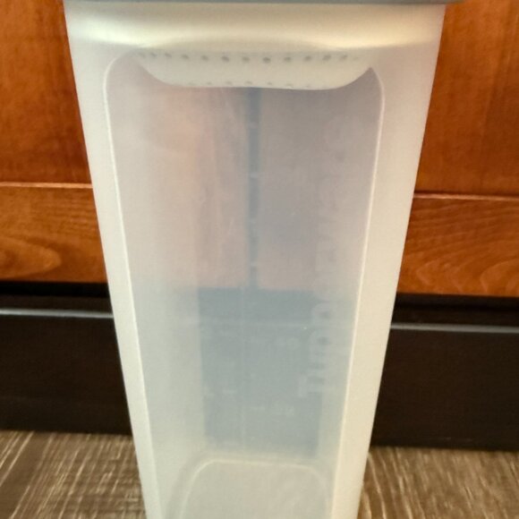 Tupperware Slim Line Pitcher with Strainer - Picture 13 of 15